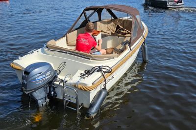 Wato 490TE met 15 pk Yamaha