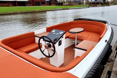 Reitdieper 630 Tender – Ruime en luxe tendersloep voor 8 personen