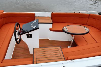 Reitdieper 630 Tender – Ruime en luxe tendersloep voor 8 personen