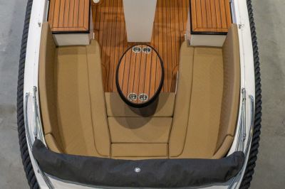 Reitdieper 634 Tender – Comfortabele en ruime tendersloep voor 8 personen