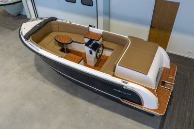 Reitdieper 634 Tender – Comfortabele en ruime tendersloep voor 8 personen